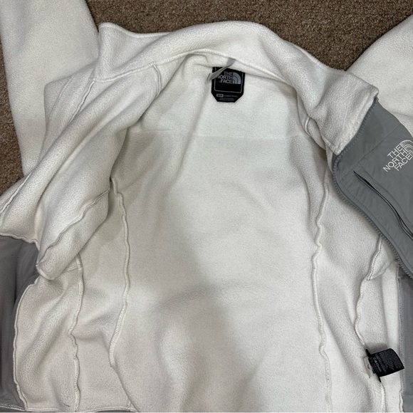 The North Face Two-Tone Gray and White Jacket - Picture 6 of 6